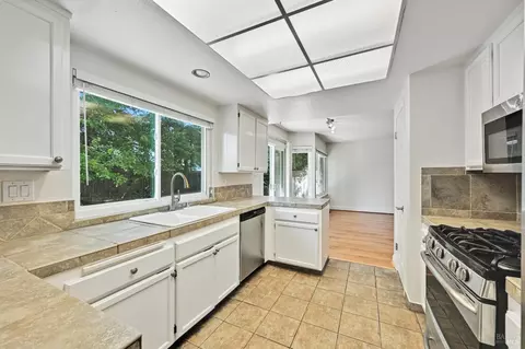 Kitchen - 9472 Wellington Cir, Windsor, CA 95492 photo 1 of 2