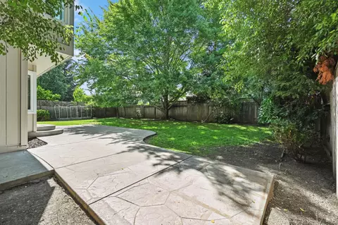 Exterior - 9472 Wellington Cir, Windsor, CA 95492 photo 3 of 6