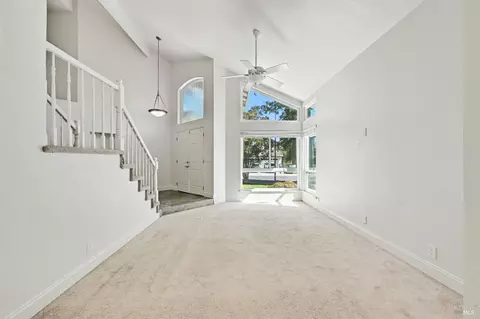 Living - 9472 Wellington Cir, Windsor, CA 95492 photo 2 of 6