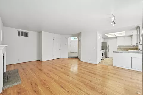 Living - 9472 Wellington Cir, Windsor, CA 95492 photo 5 of 6