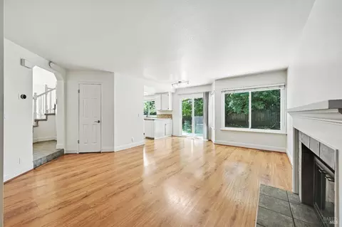 Living - 9472 Wellington Cir, Windsor, CA 95492 photo 4 of 6