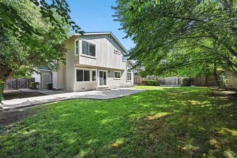 Exterior - 9472 Wellington Cir, Windsor, CA 95492 photo 4 of 6
