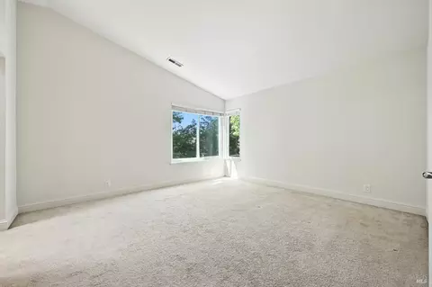 Bedroom - 9472 Wellington Cir, Windsor, CA 95492 photo 3 of 7