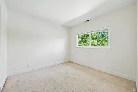 Bedroom - 9472 Wellington Cir, Windsor, CA 95492 photo 5 of 7