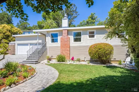 16 Marion Ct, Novato, CA 94945