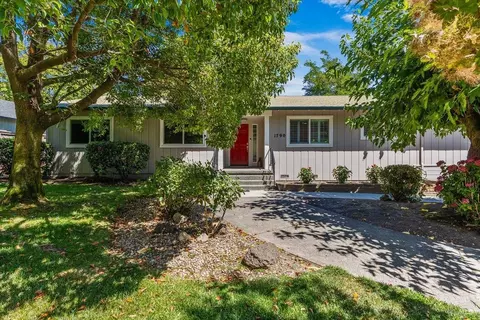 1790 Judson Ln, Santa Rosa, CA 95401