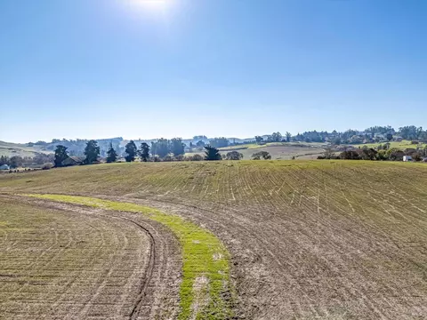 6000 Petersen Rd, Sebastopol, CA 95472