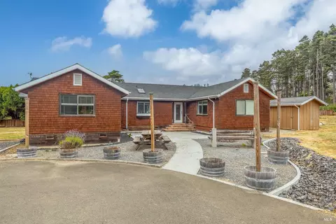 32500 Gibney Ln, Fort Bragg, CA 95437
