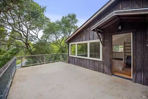 24 Cameron St, Inverness, CA 94937