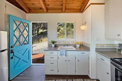 Entry Way - 10701 Hereford Dr, Jenner, CA 95450 photo 1 of 3