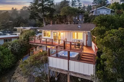 10701 Hereford Dr, Jenner, CA 95450