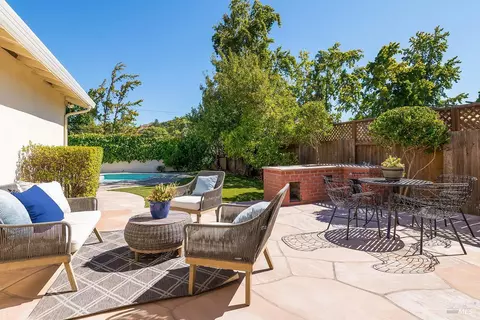 88 Elena Cir, San Rafael, CA 94903