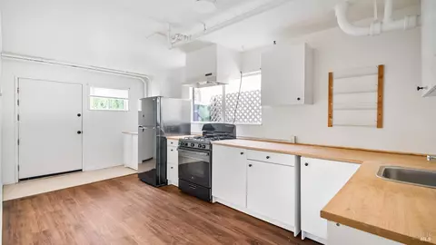 Kitchen - 7826 Brookside Ave, Sebastopol, CA 95472 photo 4 of 5