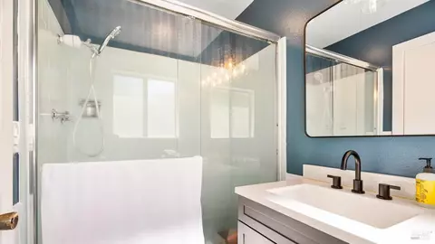 Bath - 7826 Brookside Ave, Sebastopol, CA 95472 photo 3 of 4