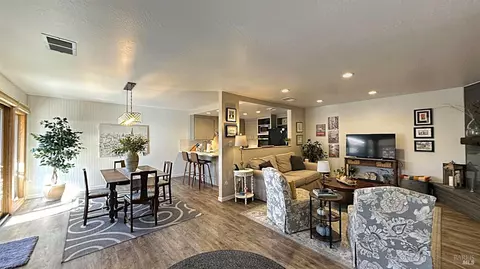 442 Las Casitas Ct #C, Santa Rosa, CA 95403