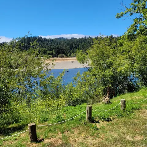 22989 Conifer Dr, Monte Rio, CA 95462
