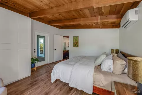 Bedroom - 17197 Fitzpatrick Ln, Occidental, CA 95465 photo 2 of 5