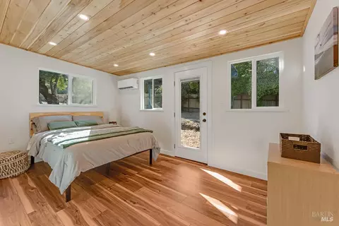 Bedroom - 17197 Fitzpatrick Ln, Occidental, CA 95465 photo 5 of 5