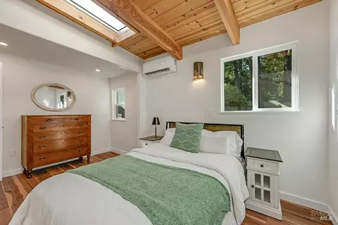 Bedroom - 17197 Fitzpatrick Ln, Occidental, CA 95465 photo 4 of 5