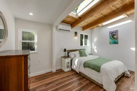 Bedroom - 17197 Fitzpatrick Ln, Occidental, CA 95465 photo 3 of 5