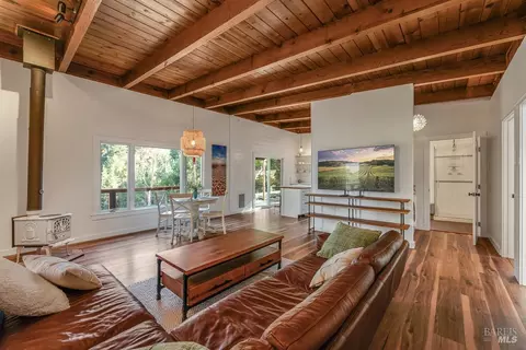17197 Fitzpatrick Ln, Occidental, CA 95465