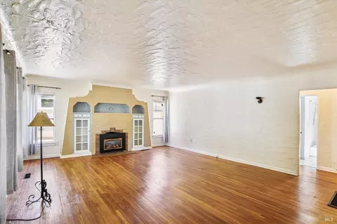 Living - 853 Benicia Rd, Vallejo, CA 94591 photo 1 of 4