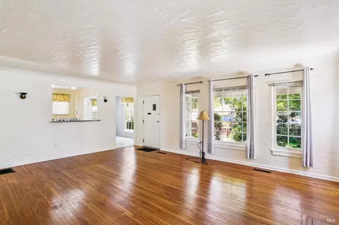 Living - 853 Benicia Rd, Vallejo, CA 94591 photo 3 of 4