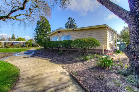 200 Regency Ct, Santa Rosa, CA 95401