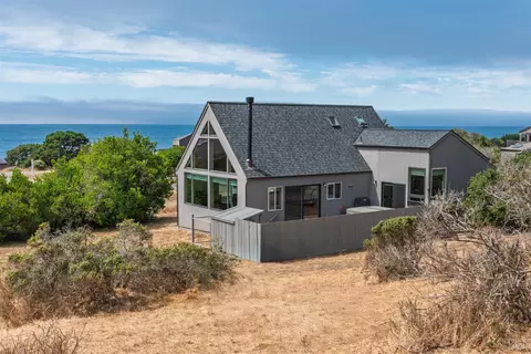 220 Vantage Rd, The Sea Ranch, CA 95497