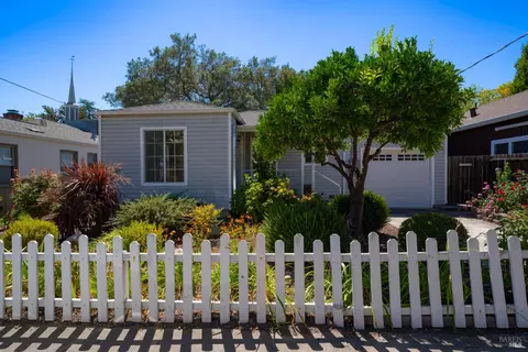 1233 Kearney St, Saint Helena, CA 94574