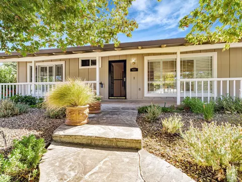 425 Deerfield Cir, Santa Rosa, CA 95409