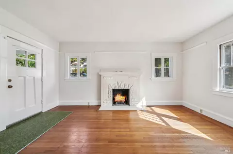 Living - 1132 Willow St, Martinez, CA 94553 photo 5 of 12