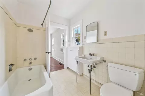 Bath - 1132 Willow St, Martinez, CA 94553 photo 1 of 1