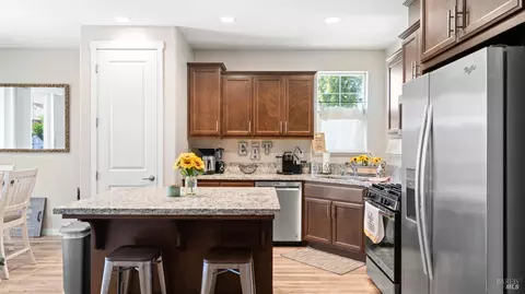 Kitchen - 570 Syracuse Ln, Dixon, CA 95620 photo 4 of 4