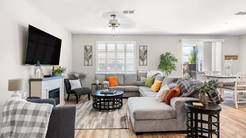 Living - 570 Syracuse Ln, Dixon, CA 95620 photo 1 of 1