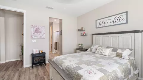 Bedroom - 570 Syracuse Ln, Dixon, CA 95620 photo 4 of 5