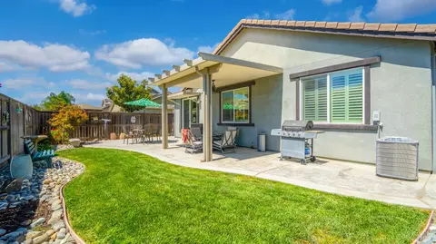 Exterior - 570 Syracuse Ln, Dixon, CA 95620 photo 4 of 12
