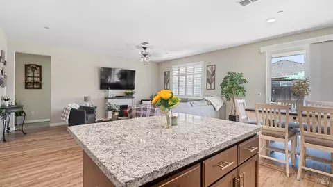 Entry Way - 570 Syracuse Ln, Dixon, CA 95620 photo 1 of 1