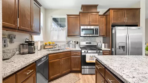 Kitchen - 570 Syracuse Ln, Dixon, CA 95620 photo 2 of 4