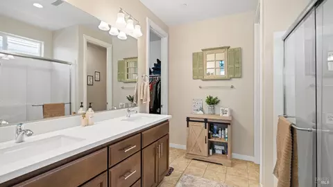 Bath - 570 Syracuse Ln, Dixon, CA 95620 photo 2 of 2