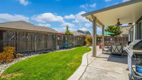 Exterior - 570 Syracuse Ln, Dixon, CA 95620 photo 5 of 12