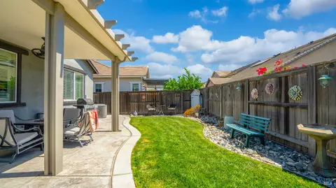 Exterior - 570 Syracuse Ln, Dixon, CA 95620 photo 10 of 12