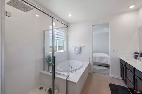 Bath - 2393 Sheldon Dr, Fairfield, CA 94533 photo 3 of 3
