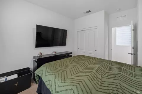 Bedroom - 2393 Sheldon Dr, Fairfield, CA 94533 photo 5 of 9