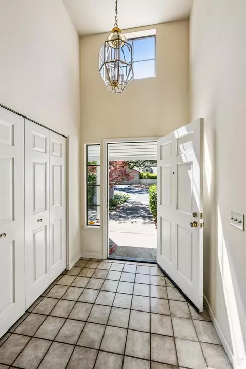 Entry Way - 18103 Vassar Ct, Sonoma, CA 95476 photo 2 of 3