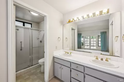 Bath - 18103 Vassar Ct, Sonoma, CA 95476 photo 1 of 2