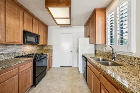 Kitchen - 18103 Vassar Ct, Sonoma, CA 95476 photo 1 of 2