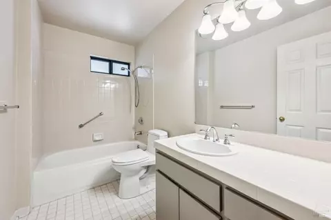 Bath - 18103 Vassar Ct, Sonoma, CA 95476 photo 2 of 2