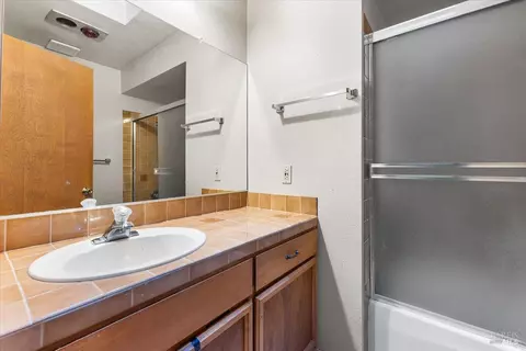 Bath - 25042 Robin Pl, Willits, CA 95490 photo 2 of 2