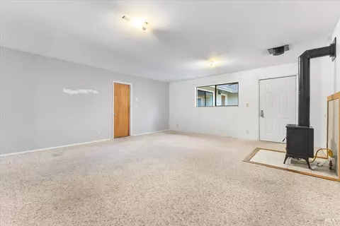 Living - 25042 Robin Pl, Willits, CA 95490 photo 5 of 8